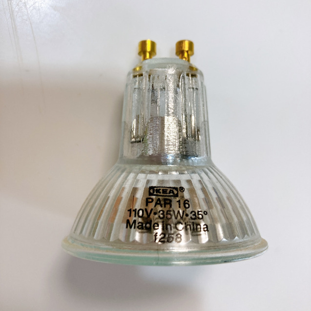 IKEAシーリングスポットライトのハロゲン電球を市販のLED電球に交換 